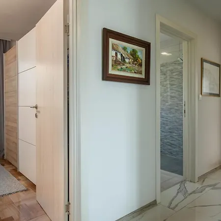 Lily Semesterbostad *